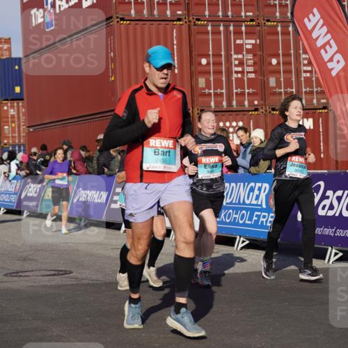 03.10.2025 - Köhlbrandbrückenlauf Michael Burmester http://msf.ph/oto/9007493 03.10.2025 10:09:06 Ziel 1250, 1355, 1369, 1391, 1419, 1507, 1600, 1673, 1902, 2117, 2450, 2560, 2677, 3006, 3009, 3010, 3672, 3743 meine-sportfotos.de
