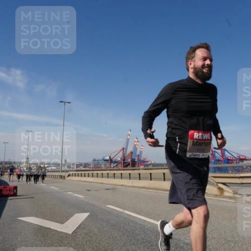 03.10.2025 - Köhlbrandbrückenlauf Matties Gatica Varas http://msf.ph/oto/9007495 03.10.2025 13:02:58 Position 2 5139 meine-sportfotos.de