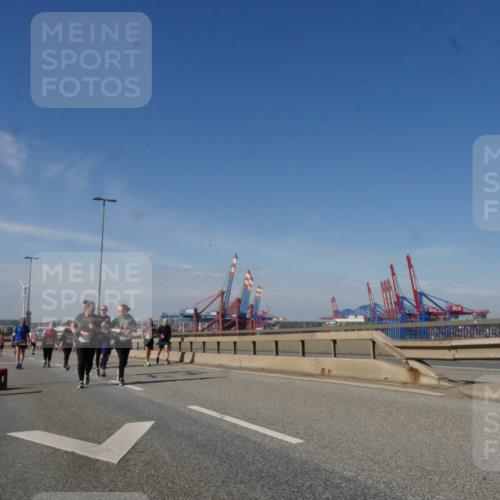 03.10.2025 - Köhlbrandbrückenlauf Matties Gatica Varas http://msf.ph/oto/9007501 03.10.2025 13:03:04 Position 2  meine-sportfotos.de
