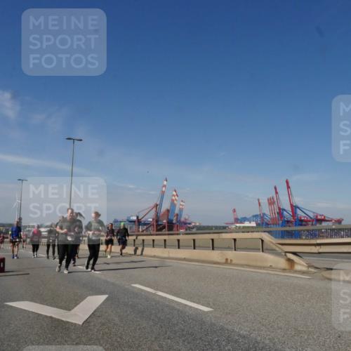 03.10.2025 - Köhlbrandbrückenlauf Matties Gatica Varas http://msf.ph/oto/9007504 03.10.2025 13:03:04 Position 2 118 meine-sportfotos.de