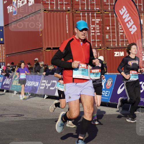 03.10.2025 - Köhlbrandbrückenlauf Michael Burmester http://msf.ph/oto/9007511 03.10.2025 10:09:06 Ziel 1250, 1355, 1369, 1391, 1419, 1507, 1600, 1673, 1902, 2117, 2450, 2560, 2677, 3006, 3009, 3010, 3672, 3743 meine-sportfotos.de