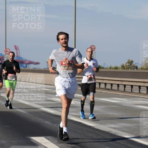 03.10.2025 - Köhlbrandbrückenlauf Julia Fischer http://msf.ph/oto/9007512 03.10.2025 12:47:34 Position 3 12, 4512 meine-sportfotos.de
