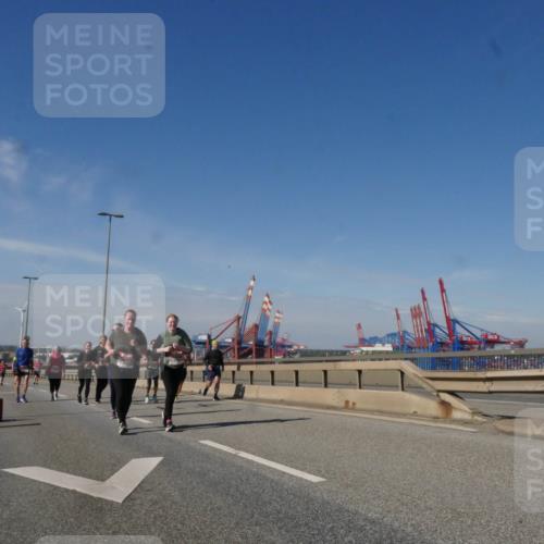 03.10.2025 - Köhlbrandbrückenlauf Matties Gatica Varas http://msf.ph/oto/9007514 03.10.2025 13:03:05 Position 2 118 meine-sportfotos.de