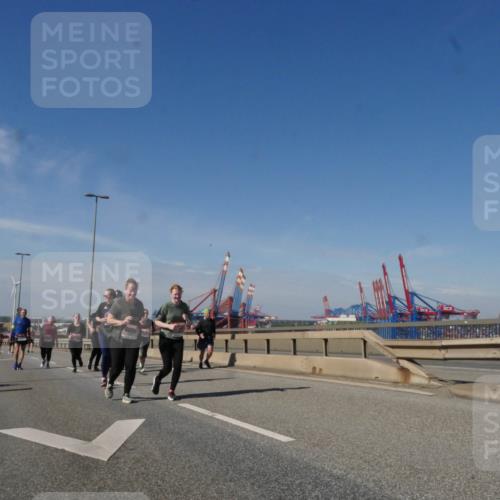 03.10.2025 - Köhlbrandbrückenlauf Matties Gatica Varas http://msf.ph/oto/9007523 03.10.2025 13:03:06 Position 2 118 meine-sportfotos.de