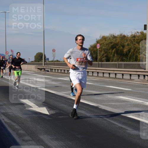 03.10.2025 - Köhlbrandbrückenlauf Julia Fischer http://msf.ph/oto/9007524 03.10.2025 12:47:35 Position 3  meine-sportfotos.de