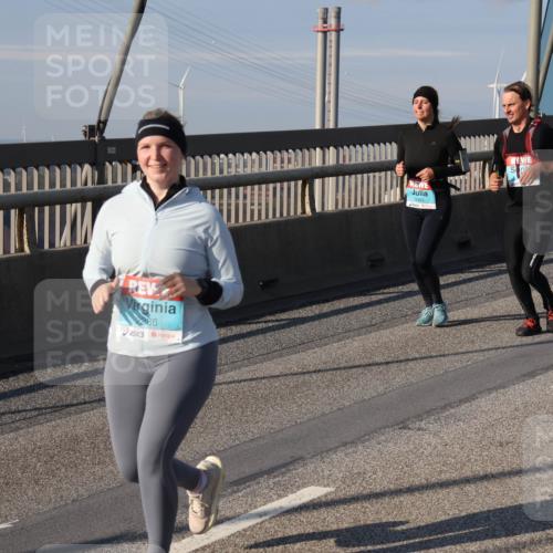 03.10.2025 - Köhlbrandbrückenlauf Julia Fischer http://msf.ph/oto/9007527 03.10.2025 10:00:16 Position 2 286 meine-sportfotos.de