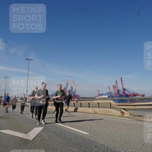 03.10.2025 - Köhlbrandbrückenlauf Matties Gatica Varas http://msf.ph/oto/9007528 03.10.2025 13:03:06 Position 2 118 meine-sportfotos.de