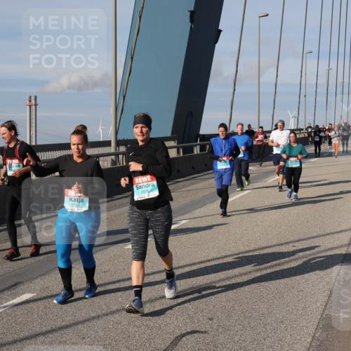 03.10.2025 - Köhlbrandbrückenlauf Julia Fischer http://msf.ph/oto/9007532 03.10.2025 10:00:17 Position 2 2869, 2870 meine-sportfotos.de