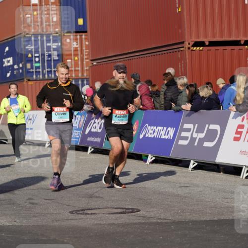 03.10.2025 - Köhlbrandbrückenlauf Michael Burmester http://msf.ph/oto/9007543 03.10.2025 10:09:08 Ziel 1163, 1250, 1369, 1391, 1419, 1478, 1507, 1600, 2117, 2450, 2677, 3006, 3009, 3010, 3672, 3743 meine-sportfotos.de