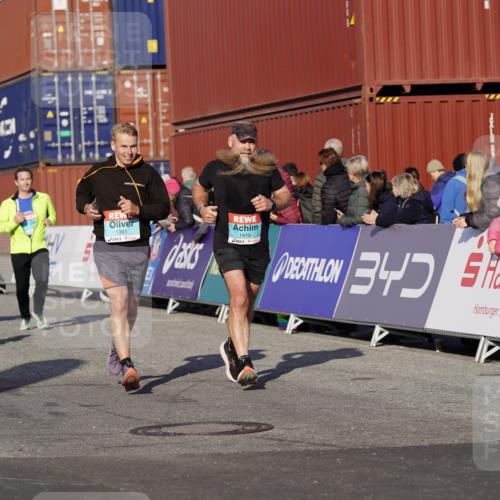 03.10.2025 - Köhlbrandbrückenlauf Michael Burmester http://msf.ph/oto/9007556 03.10.2025 10:09:08 Ziel 1163, 1250, 1369, 1391, 1419, 1478, 1507, 1600, 2117, 2450, 2677, 3006, 3009, 3010, 3672, 3743 meine-sportfotos.de