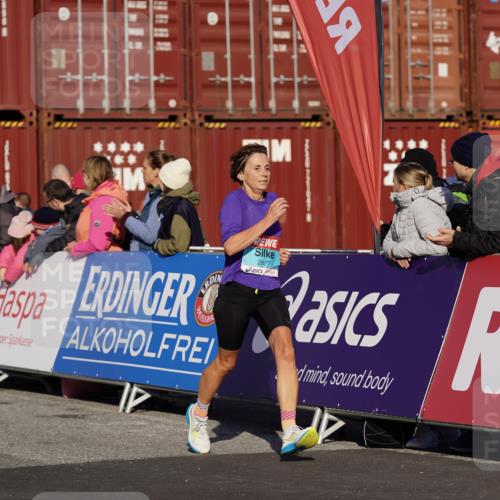 03.10.2025 - Köhlbrandbrückenlauf Michael Burmester http://msf.ph/oto/9007571 03.10.2025 10:09:09 Ziel 1163, 1250, 1369, 1391, 1419, 1478, 1507, 1600, 2117, 2450, 2677, 3006, 3010, 3672, 3743 meine-sportfotos.de
