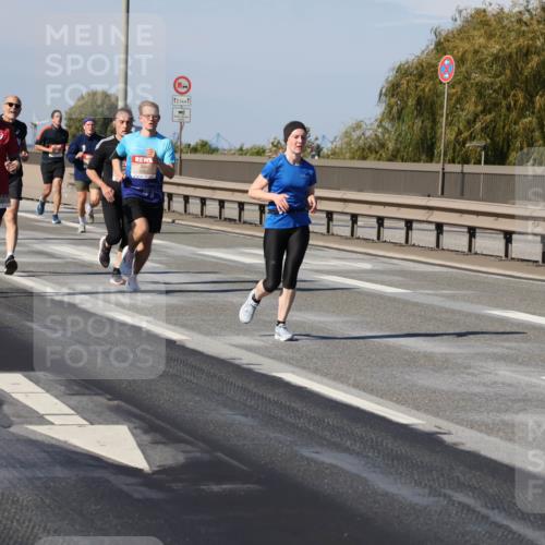 03.10.2025 - Köhlbrandbrückenlauf Julia Fischer http://msf.ph/oto/9007574 03.10.2025 12:47:43 Position 3 12, 5, 12, 5, 14, 4275 meine-sportfotos.de