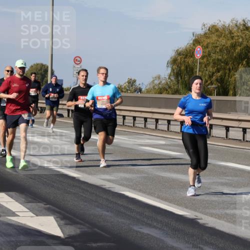 03.10.2025 - Köhlbrandbrückenlauf Julia Fischer http://msf.ph/oto/9007577 03.10.2025 12:47:44 Position 3 12, 5, 12, 5 meine-sportfotos.de