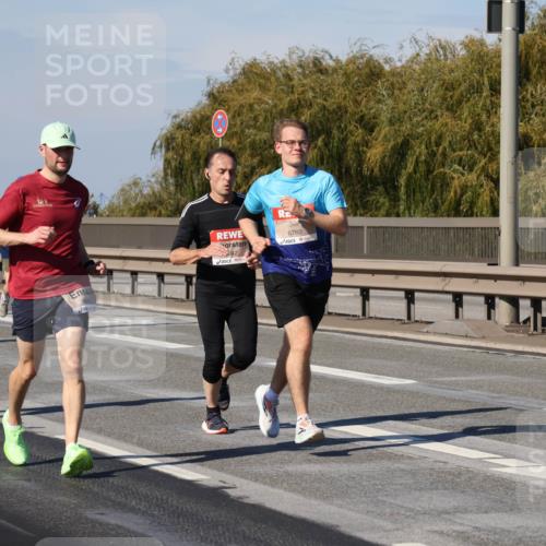 03.10.2025 - Köhlbrandbrückenlauf Julia Fischer http://msf.ph/oto/9007585 03.10.2025 12:47:47 Position 3 4177, 12, 5, 042, 6760 meine-sportfotos.de