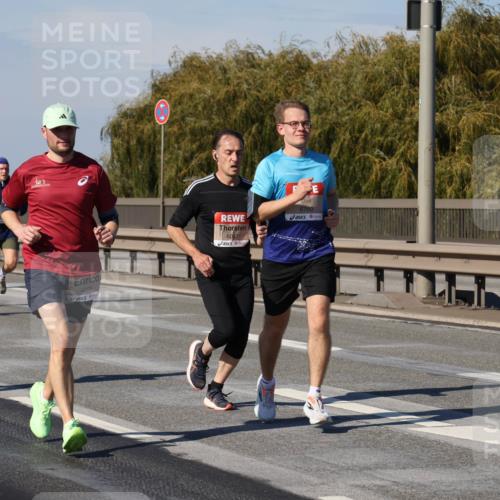 03.10.2025 - Köhlbrandbrückenlauf Julia Fischer http://msf.ph/oto/9007590 03.10.2025 12:47:47 Position 3 4177, 4228, 6760, 6042 meine-sportfotos.de