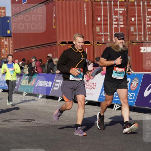 03.10.2025 - Köhlbrandbrückenlauf Michael Burmester http://msf.ph/oto/9007599 03.10.2025 10:09:10 Ziel 1163, 1250, 1369, 1391, 1419, 1478, 1507, 1600, 2117, 2450, 2677, 3006, 3010, 3743 meine-sportfotos.de
