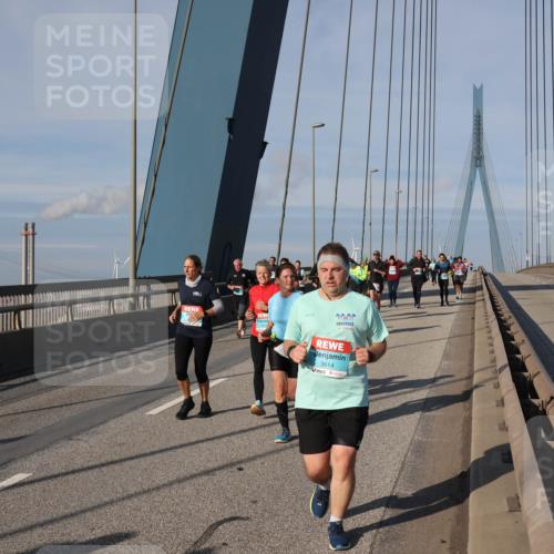 03.10.2025 - Köhlbrandbrückenlauf Julia Fischer http://msf.ph/oto/9007603 03.10.2025 10:00:30 Position 2 3614 meine-sportfotos.de