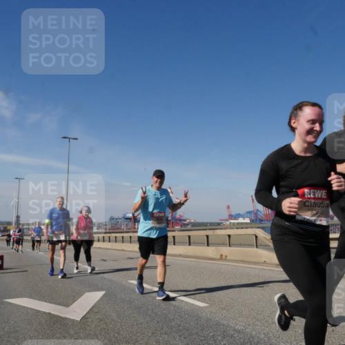 03.10.2025 - Köhlbrandbrückenlauf Matties Gatica Varas http://msf.ph/oto/9007610 03.10.2025 13:03:12 Position 2 5384 meine-sportfotos.de