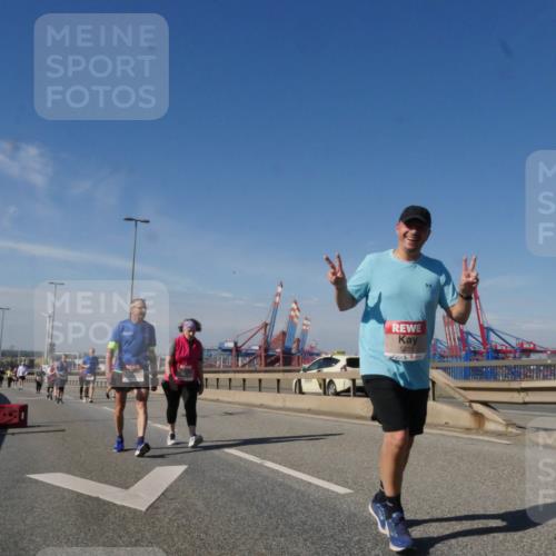 03.10.2025 - Köhlbrandbrückenlauf Matties Gatica Varas http://msf.ph/oto/9007625 03.10.2025 13:03:13 Position 2 5219, 118 meine-sportfotos.de