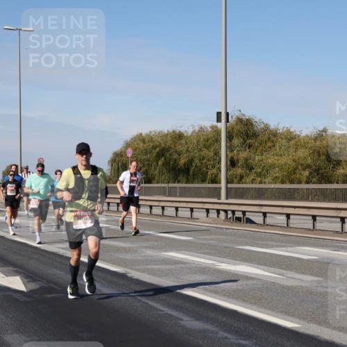 03.10.2025 - Köhlbrandbrückenlauf Julia Fischer http://msf.ph/oto/9007629 03.10.2025 12:48:01 Position 3  meine-sportfotos.de