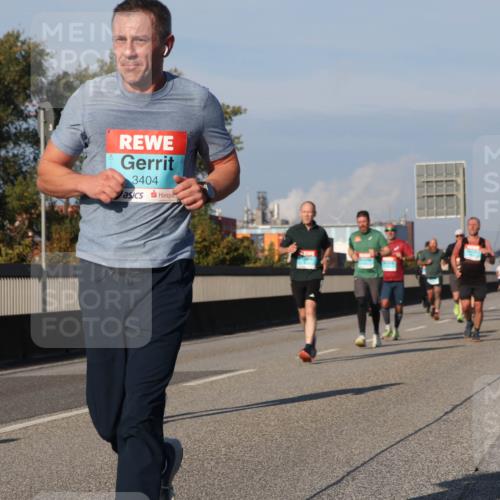 03.10.2025 - Köhlbrandbrückenlauf Luisa Fischer http://msf.ph/oto/9007636 03.10.2025 10:49:24 Position 3 3404 meine-sportfotos.de