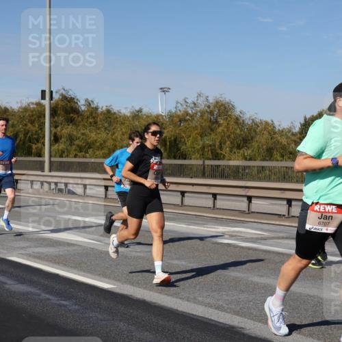03.10.2025 - Köhlbrandbrückenlauf Julia Fischer http://msf.ph/oto/9007657 03.10.2025 12:48:05 Position 3 6707 meine-sportfotos.de