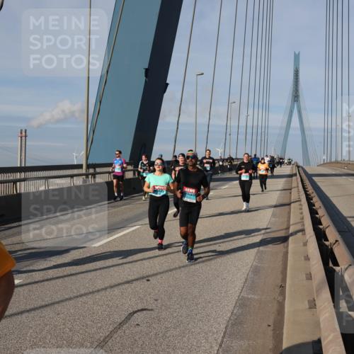 03.10.2025 - Köhlbrandbrückenlauf Julia Fischer http://msf.ph/oto/9007676 03.10.2025 10:00:46 Position 2 2 meine-sportfotos.de