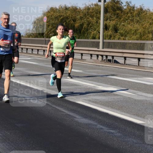 03.10.2025 - Köhlbrandbrückenlauf Julia Fischer http://msf.ph/oto/9007696 03.10.2025 12:48:16 Position 3 4292 meine-sportfotos.de