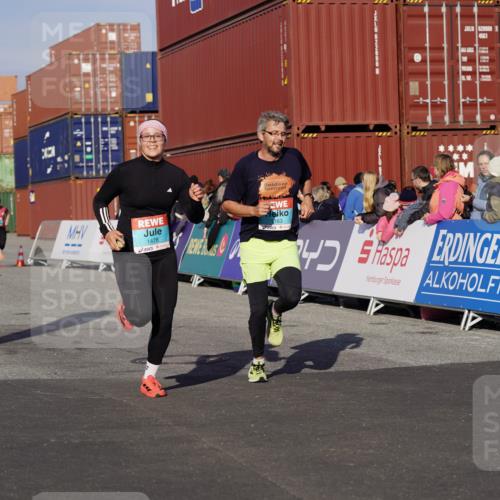 03.10.2025 - Köhlbrandbrückenlauf Michael Burmester http://msf.ph/oto/9007700 03.10.2025 10:09:15 Ziel 1163, 1250, 1369, 1391, 1419, 1478, 1600, 1742, 1805, 1901, 3743 meine-sportfotos.de