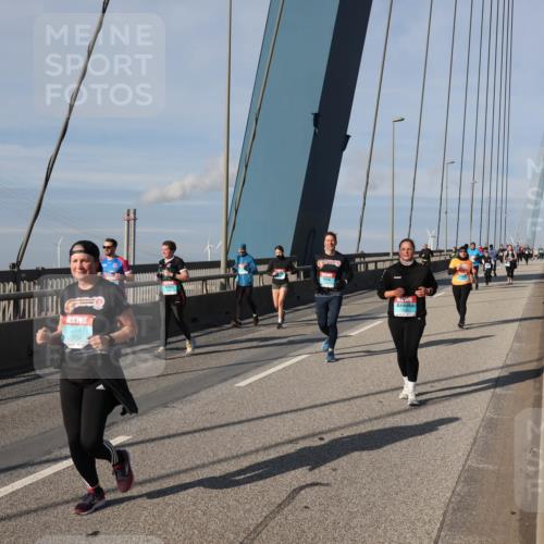 03.10.2025 - Köhlbrandbrückenlauf Julia Fischer http://msf.ph/oto/9007702 03.10.2025 10:00:49 Position 2 3754 meine-sportfotos.de