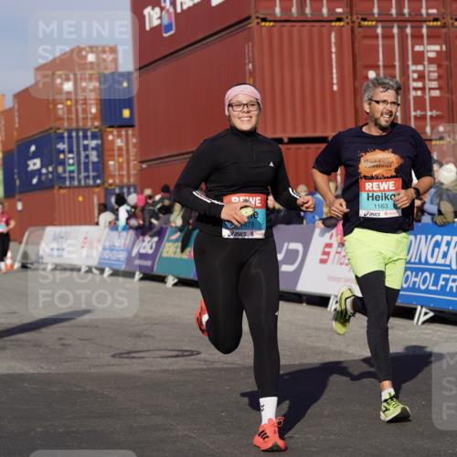 03.10.2025 - Köhlbrandbrückenlauf Michael Burmester http://msf.ph/oto/9007712 03.10.2025 10:09:15 Ziel 1163, 1250, 1369, 1391, 1419, 1478, 1600, 1742, 1805, 1901, 3743 meine-sportfotos.de