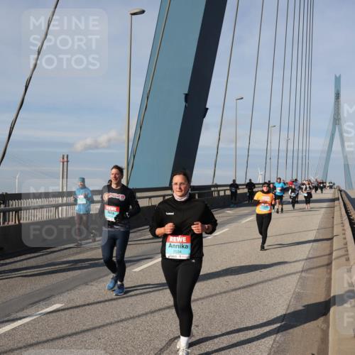 03.10.2025 - Köhlbrandbrückenlauf Julia Fischer http://msf.ph/oto/9007716 03.10.2025 10:00:51 Position 2 2534 meine-sportfotos.de