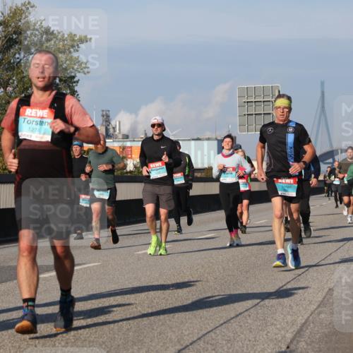 03.10.2025 - Köhlbrandbrückenlauf Luisa Fischer http://msf.ph/oto/9007718 03.10.2025 10:49:30 Position 3 2995, 1274 meine-sportfotos.de