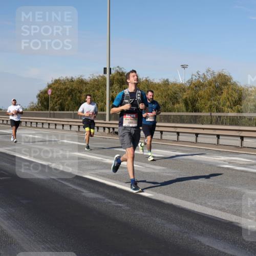 03.10.2025 - Köhlbrandbrückenlauf Julia Fischer http://msf.ph/oto/9007737 03.10.2025 12:48:21 Position 3 4763 meine-sportfotos.de