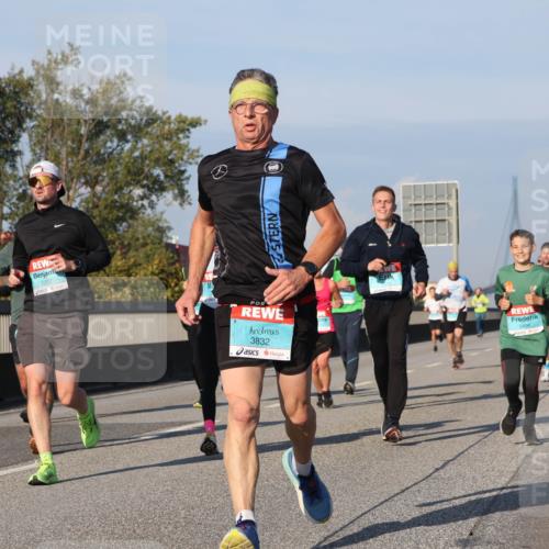 03.10.2025 - Köhlbrandbrückenlauf Luisa Fischer http://msf.ph/oto/9007755 03.10.2025 10:49:33 Position 3 1207, 3832, 3498 meine-sportfotos.de