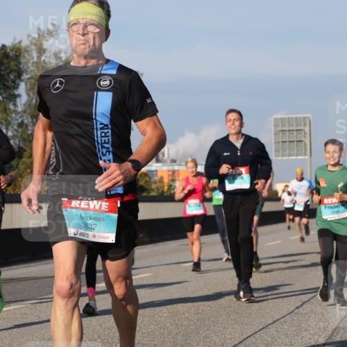 03.10.2025 - Köhlbrandbrückenlauf Luisa Fischer http://msf.ph/oto/9007768 03.10.2025 10:49:34 Position 3 1207, 3832, 3498 meine-sportfotos.de
