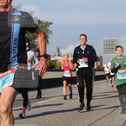 03.10.2025 - Köhlbrandbrückenlauf Luisa Fischer http://msf.ph/oto/9007773 03.10.2025 10:49:34 Position 3 74 meine-sportfotos.de