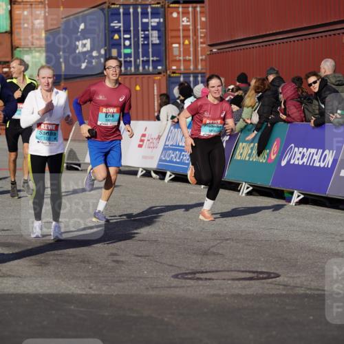 03.10.2025 - Köhlbrandbrückenlauf Michael Burmester http://msf.ph/oto/9007776 03.10.2025 10:09:18 Ziel 1163, 1201, 1464, 1478, 1558, 1600, 1742, 1805, 1818, 1901, 3641 meine-sportfotos.de
