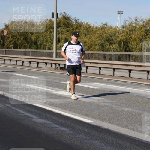 03.10.2025 - Köhlbrandbrückenlauf Julia Fischer http://msf.ph/oto/9007777 03.10.2025 12:48:27 Position 3  meine-sportfotos.de
