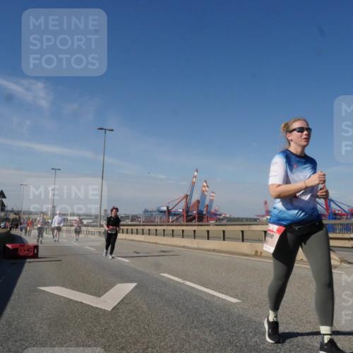 03.10.2025 - Köhlbrandbrückenlauf Matties Gatica Varas http://msf.ph/oto/9007786 03.10.2025 13:03:25 Position 2  meine-sportfotos.de
