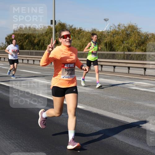 03.10.2025 - Köhlbrandbrückenlauf Julia Fischer http://msf.ph/oto/9007799 03.10.2025 12:48:31 Position 3 4095 meine-sportfotos.de
