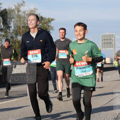 03.10.2025 - Köhlbrandbrückenlauf Luisa Fischer http://msf.ph/oto/9007800 03.10.2025 10:49:36 Position 3 3659, 1216, 3301, 3498 meine-sportfotos.de