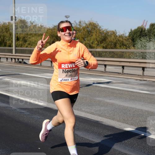 03.10.2025 - Köhlbrandbrückenlauf Julia Fischer http://msf.ph/oto/9007804 03.10.2025 12:48:31 Position 3 4095 meine-sportfotos.de