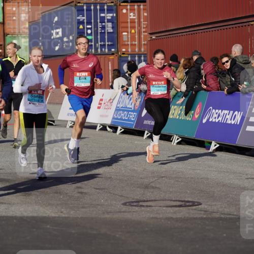 03.10.2025 - Köhlbrandbrückenlauf Michael Burmester http://msf.ph/oto/9007805 03.10.2025 10:09:18 Ziel 1163, 1201, 1464, 1478, 1558, 1600, 1742, 1805, 1818, 1901, 3641 meine-sportfotos.de