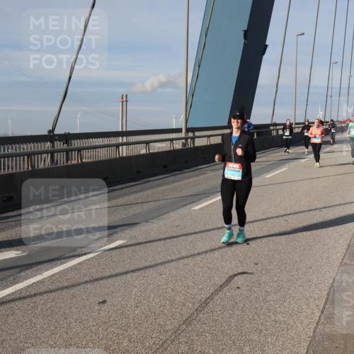 03.10.2025 - Köhlbrandbrückenlauf Julia Fischer http://msf.ph/oto/9007812 03.10.2025 10:01:29 Position 2  meine-sportfotos.de