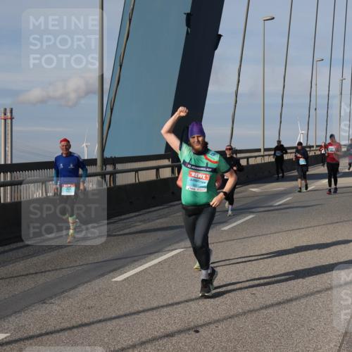 03.10.2025 - Köhlbrandbrückenlauf Julia Fischer http://msf.ph/oto/9007816 03.10.2025 10:01:32 Position 2 53 meine-sportfotos.de