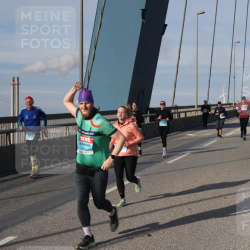 03.10.2025 - Köhlbrandbrückenlauf Julia Fischer http://msf.ph/oto/9007820 03.10.2025 10:01:32 Position 2 2864 meine-sportfotos.de