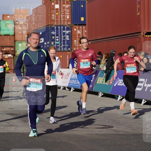 03.10.2025 - Köhlbrandbrückenlauf Michael Burmester http://msf.ph/oto/9007829 03.10.2025 10:09:19 Ziel 1163, 1201, 1464, 1478, 1558, 1742, 1805, 1818, 1901, 3387, 3641 meine-sportfotos.de