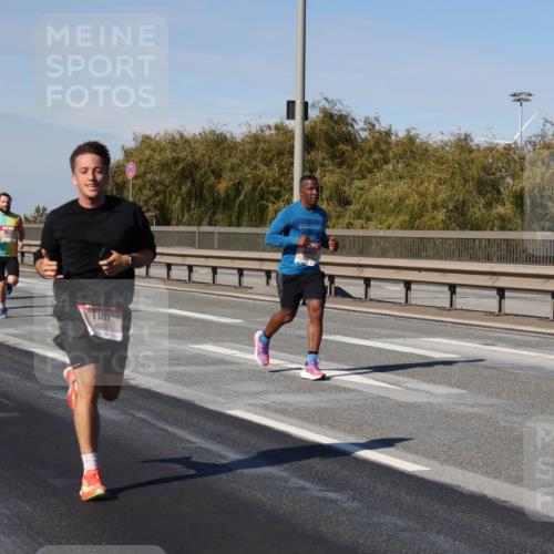 03.10.2025 - Köhlbrandbrückenlauf Julia Fischer http://msf.ph/oto/9007835 03.10.2025 12:48:36 Position 3 4073 meine-sportfotos.de