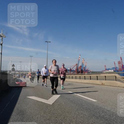 03.10.2025 - Köhlbrandbrückenlauf Matties Gatica Varas http://msf.ph/oto/9007843 03.10.2025 13:03:33 Position 2  meine-sportfotos.de